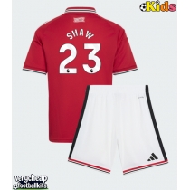 Manchester United Luke Shaw #23 Replica Home Minikit 2026-27 Short Sleeve (+ pants)